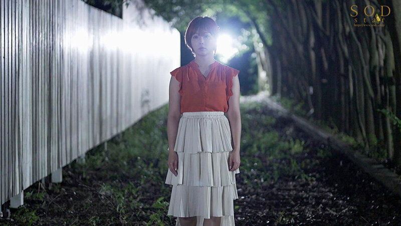 大型連休の高速バスが事故渋滞にハマって…。都内に帰るまでの7時間、声の出せない状況で隣の人妻に囁き誘惑されまくった。(2023年7月末日) 紗倉まな