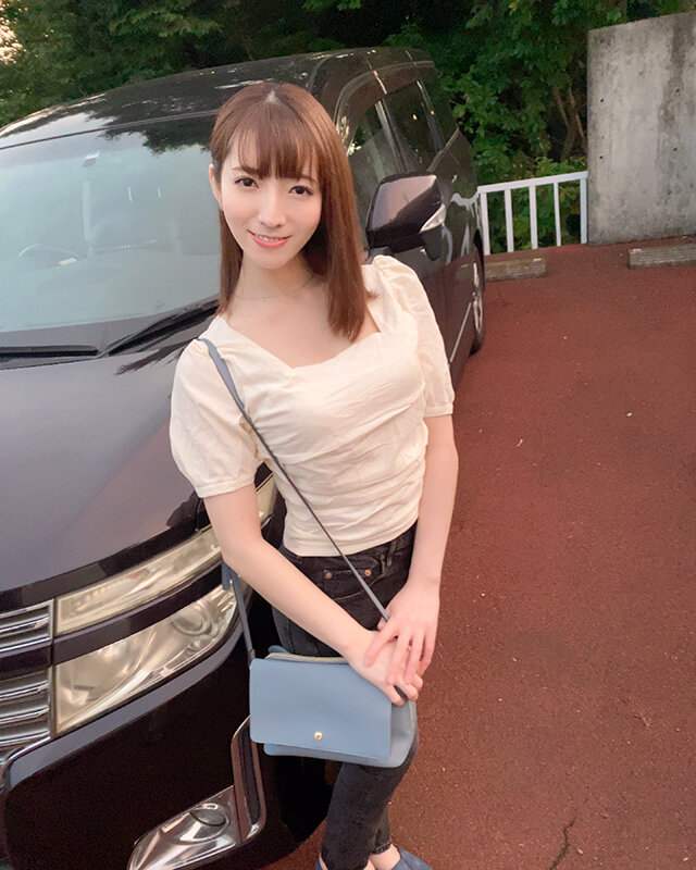 精飲人形 フェラチオ大好き色白巨乳ちゃんと着せ替え露出デート