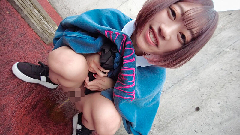 放尿露出 露出した場所に記録を残すお漏らしマーキングデート りお（24）