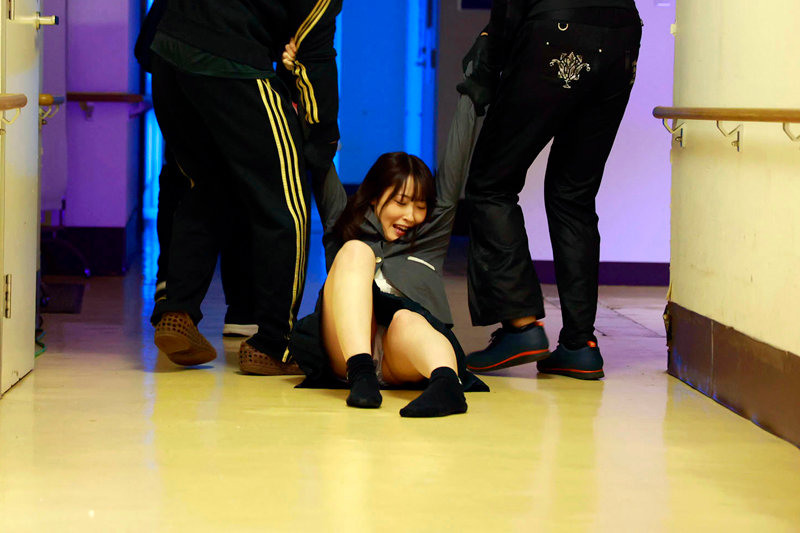 ネズミ講式非道の連鎖！下校中のお嬢様学校の女子○生！巻き添えレ●プ3！「自分だけ不幸だと明日から学校いけないよね？嫌いな子をもっと酷い目に合わせちゃいなよ？」と、表面上は仲良しだけど、心の底ではクソ嫌いな’自称親友’を呼び出させ首絞め！鬼イラマ！…