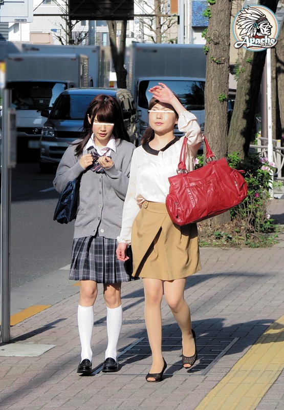 母娘を拉致して、拘束した母親の前で娘をレ●プ!「娘を妊娠させられたくなかったら『私(母親)の中に出してください』と言え!」と母親には無理矢理中出し懇願させて、お望み通り娘の前で母親に中出し!当然、約束を守る訳も無く娘にも中出ししてヤリました!!2