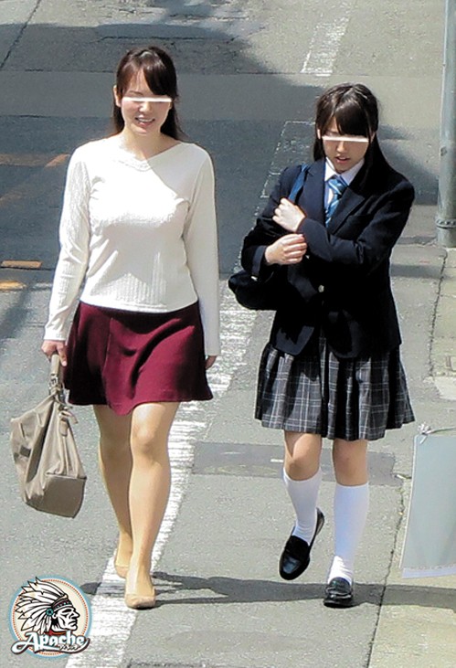 母娘を拉致して、拘束した母親の前で娘をレ●プ!「娘を妊娠させられたくなかったら『私(母親)の中に出してください』と言え!」と母親には無理矢理中出し懇願させて、お望み通り娘の前で母親に中出し!当然、約束を守る訳も無く娘にも中出ししてヤリました!!2