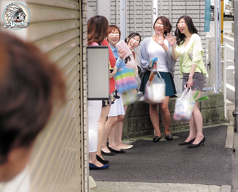 「中出しされて妊娠したくないならママ友をここに呼び出してよ！」絶倫少年ママ友連鎖中出し輪●