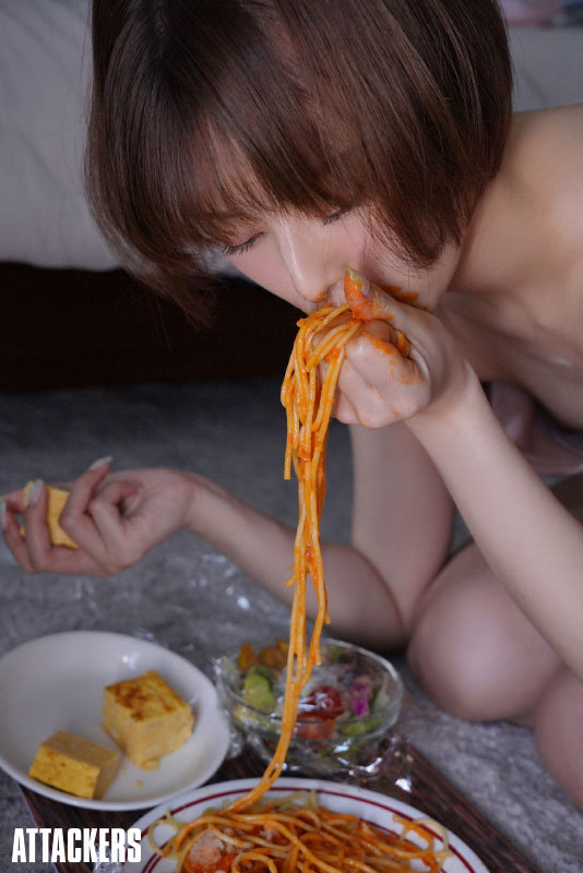 10年前、部屋でオナニーをしていたら引きこもりの姉に見られていた。僕たちはその日から親に隠れてセックスするようになった。 月乃ルナ