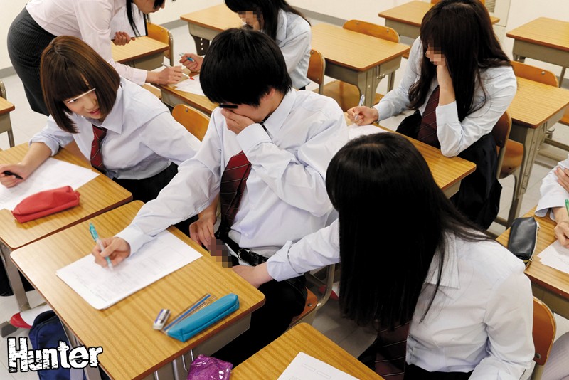 超絶倫ヤリマン女子！去年まで女子校だった学校（※しかも超ヤリマン校）に入学したら中学時代女子に縁遠かったボクでも簡単にヤレると思っていたらそれ以上だった！！ 男子は2人だけだから校内は女子校状態で無防備なパンチラ＆胸チラは当たり前で勃起してしまうのは必然。