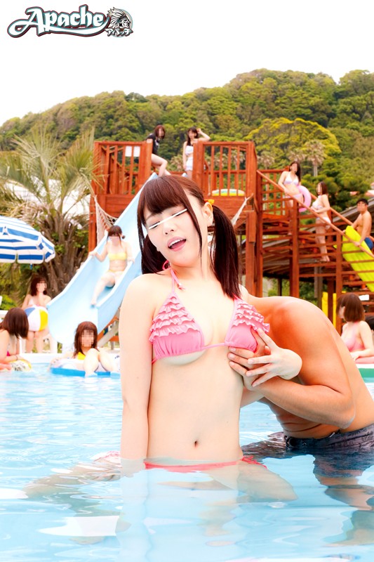水中固定媚薬バイブ中出しプール痴●