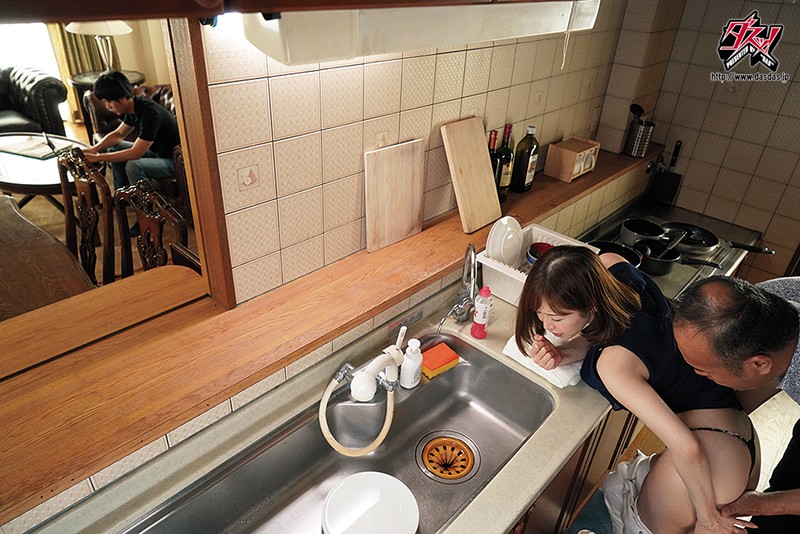 妊活中の巨乳妻は俺の親父に寝取られ種付けプレスされていた。 篠田ゆう