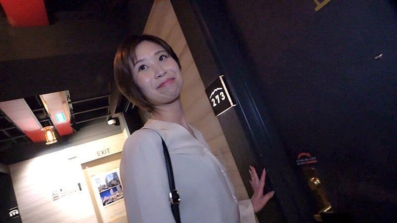 初撮りx寝取られ妻 「初めて旦那以外の男にハメられてます。」2 彩加さん(40歳)