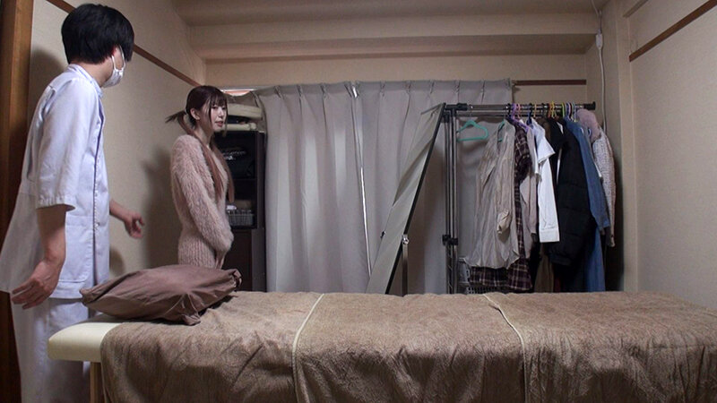 媚薬オイルマッサージ 痴●盗撮&中出し素人娘VOL.42 超強力媚薬を配合したマッサージオイルを施術中に知らずに塗りこまれたオンナは、身体の火照りに驚き、チ○ポを欲しがる自分に戸惑い、垂れ出したマン汁に恥ずかしがりながらも生ハメ中出しまで欲してしまう!