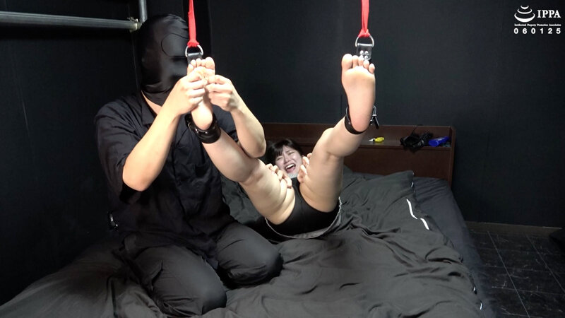 「くすぐり好きを夢中にさせる例のセーターで手足吊り拘束くすぐり!」わかしラボVol.031- 6 有加里ののか