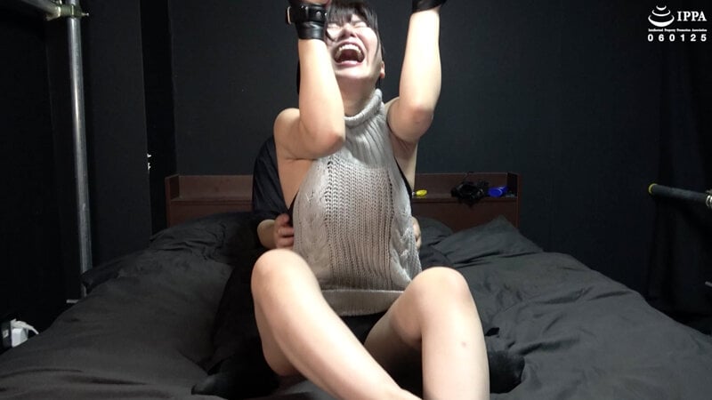 「くすぐり好きを夢中にさせる例のセーターで手足吊り拘束くすぐり!」わかしラボVol.031- 6 有加里ののか