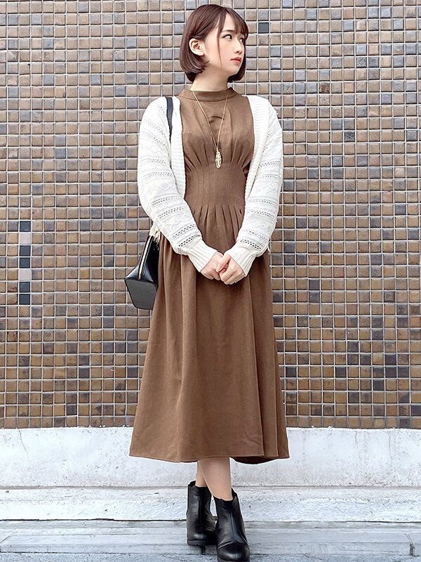 痙攣がとまらない!】エステ大好き奥さま 27歳 キラ美肌☆男の大きな手で揉むと効くとSNSで無料マッサージナンパ。施術のフリして媚薬5分で痙攣アクメ。全身性感帯になったカラダで穴に大量中出し種付け!