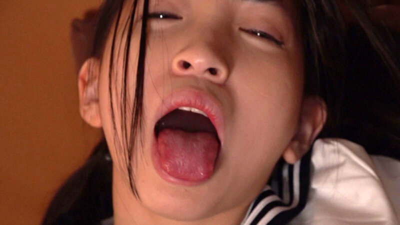 制服姿のスレンダー萌え少女 Part.1