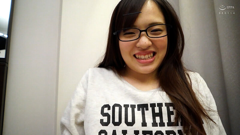 あどけない無邪気な笑顔の純朴そうな美少女の初めてのパパ活！未開発のカラダは快楽を求めイキまくる！