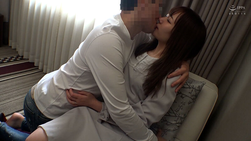 ナンパ待ちの一人で上京したての人妻さんを狙ってナンパ!お酒を●ませてほろ酔い気分でホテルでハメ撮りSEX!