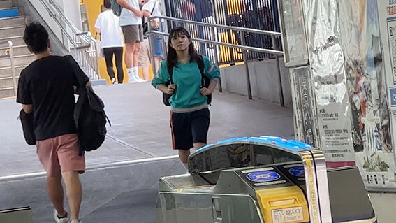 つきまとい05 とても小さくて母と手をつなぎ元気よく歩く少女を何日もつきまとい睡眠姦、部活帰りに話しかけ強●の記録を見せつけ襲い掛かり連れ去り姦