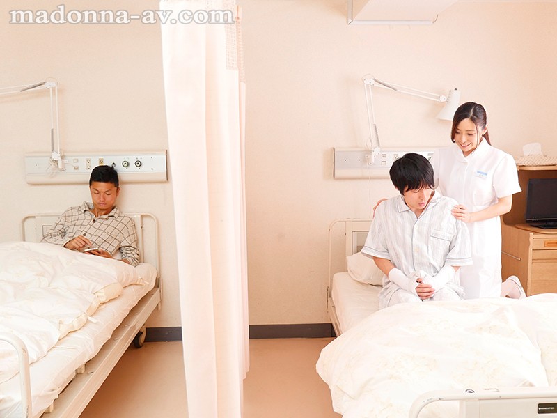 入院先で働く叔母に我慢できず勃起チ○ポの性処理をお願いしたらこっそり世話をしてくれて…。 白木優子