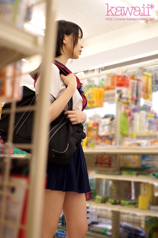 万引き女子校生に今から罰を与えます。 鈴木心春