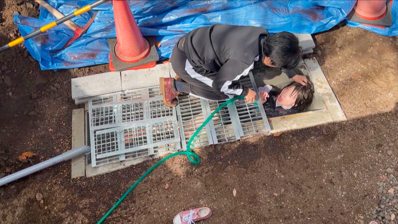 【性処理】下水管少女《尿・体液・水を口に注ぎまくる汁レ○プ》僕の下水が溺れた少女の体を駆け巡る。 花狩まい