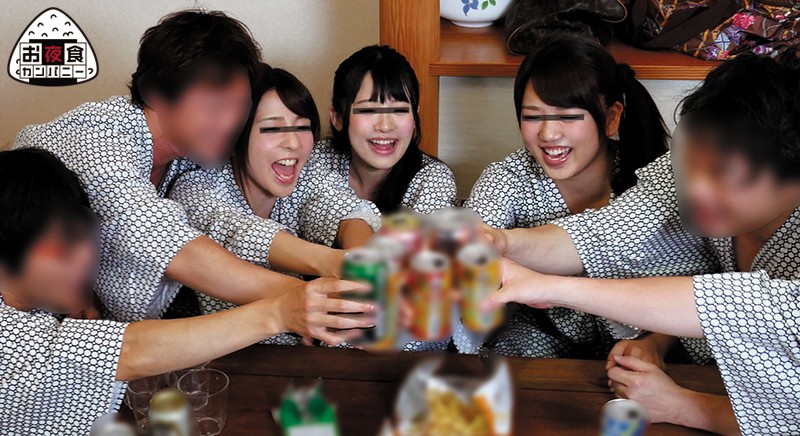 ヤリマンが1人いるだけで全体のセックスのハードルが一気に下がる説は本当だった!サークル合宿で泊まった温泉旅館で夜、なかなか寝付けないメンバーが集まって部屋飲みしていたら普段はまじめなメンバーなのに、その中にヤリマンが1人いるだけで到底できるとは…