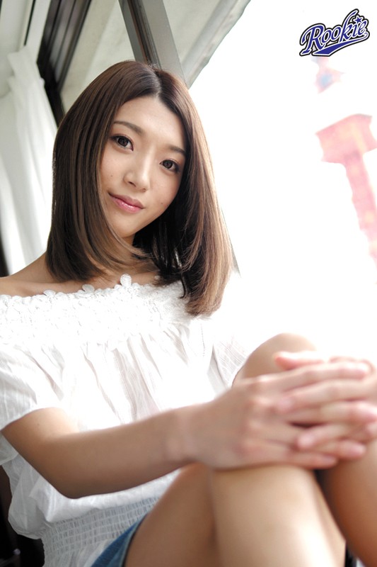 発射寸前!イクッ!イクゥゥ!ビクッビクンってイッてる時に激しくピストン再開。「ダメダメまだイッてるからぁ」とかいう抵抗を無視してつきまくった結果… 香苗レノン