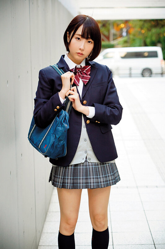 性支配を受け入れる無抵抗な美少女たち~制服と縛り~