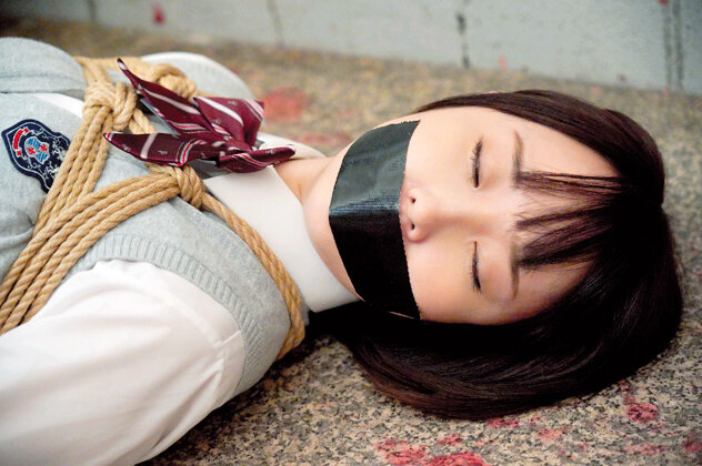 性支配を受け入れる無抵抗な美少女たち~制服と縛り~