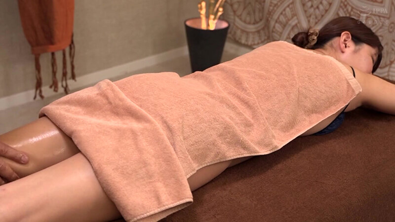 何コレ？！こんなの初めてっ！！媚薬がたっぷりしみ込んだ布が、第2の皮膚となって全身を覆う常識破りの快感エステ！！3