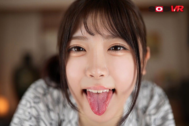 【VR】出張先の旅館で朝起きたら後輩女子社員が浴衣をはだけながら甘えてくる…あれだけ仲が悪かったクソ生意気な後輩が急にベタ惚れしてきた！！ 皆瀬あかり