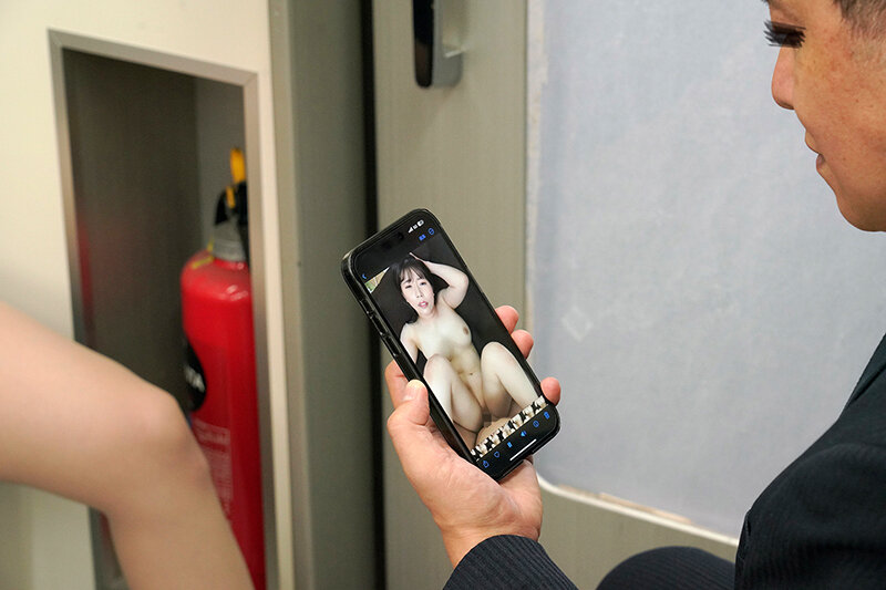 最終電車で痴女とまさかの2人きり!向かいの座席でパンチラしてくるホロ酔い美脚女の誘惑で勃起したらヤられたVOL.5