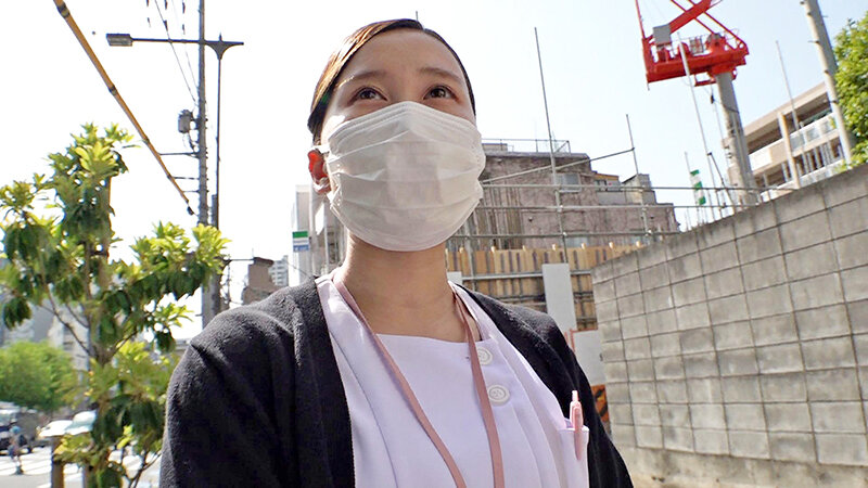 完全顔出し現役ナースをガチナンパ!白衣の天使がEDに悩む男を改善! ギン勃ちしたら喜んで中出しセックスまでさせてくれました! 朝倉ここなさん