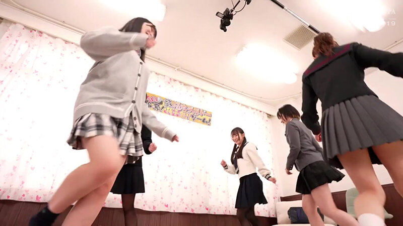 THEドラゴン!お正月スペシャル企画第二弾!総額100万円!!お年玉争奪チキチキ極太ディルド椅子取りゲーム!音楽止まったらマ〇コにディルドを挿入!3分間腰を振って潮を吹けたらクリア!失敗したら即ハメ中出し罰ゲーム!予選編