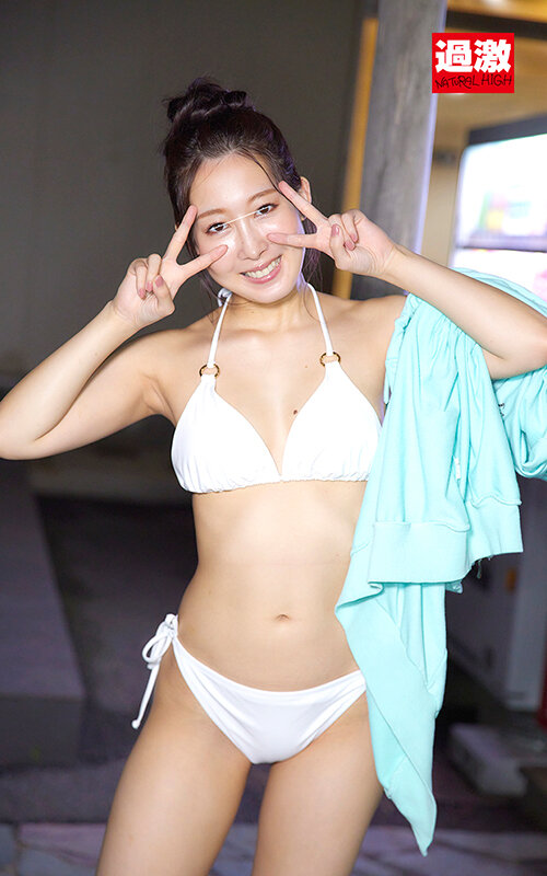 潮吹きマジックミラー号 水着ギャルが初めての潮吹きで連続イキ！オイルマッサージで勝手に指入れされて感じまくる押しに弱いギャルは中出しも断れない！？2