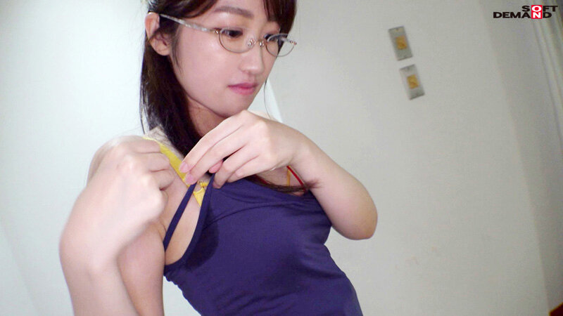 業務中の真剣な表情とのギャップ必見! ユーザー様のギン勃ちペニスにうっとり赤面! SOD女子社員 ハダカになるより恥ずかしい脱ぎキャンBOX野球拳 総務部1年目 斉藤月乃