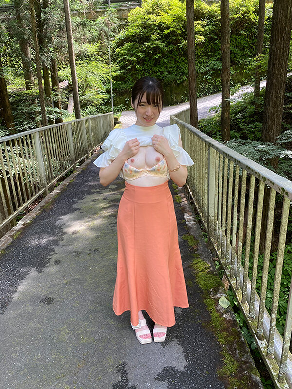 放尿露出 露出した場所に記録を残すお漏らしマーキングデート めい（25）