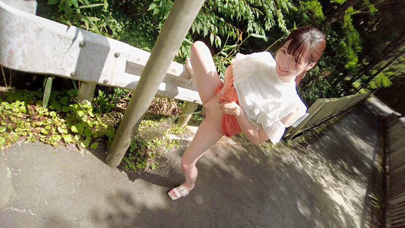 放尿露出 露出した場所に記録を残すお漏らしマーキングデート めい（25）