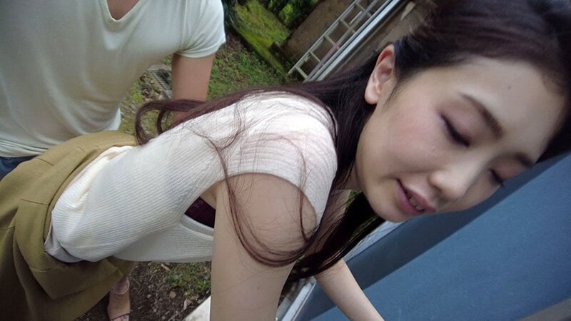 精飲美淑女 久しぶりにザーメンを味わいたいシンママとお泊りゴックン野外デート