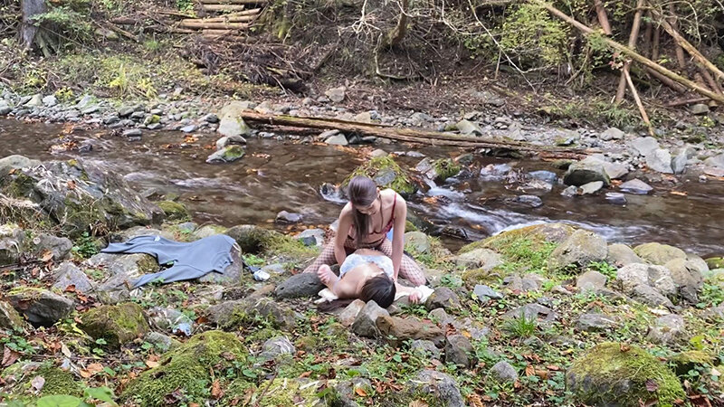 長舌レズ露出 ベロを絡ませ唾液だらだら接吻デート