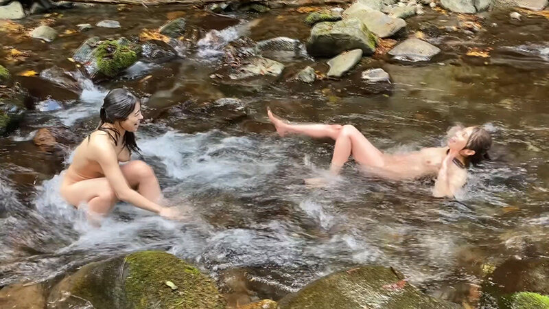 長舌レズ露出 ベロを絡ませ唾液だらだら接吻デート