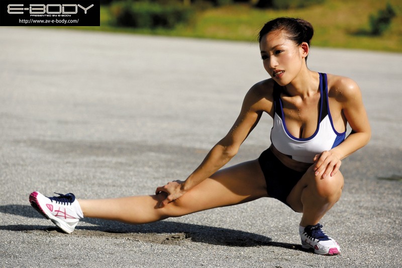 競技歴14年！インターハイ入賞！しなやかで引き締まった筋肉Hcupボディ！現役スプリント選手 AVデビュー！ 佐々木ゆい