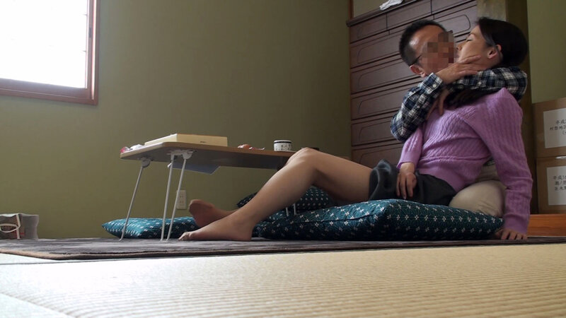 覗き撮られた汗ばむSEX!熟年同士だからこそ燃え上がる禁断の濃密不倫vol.2