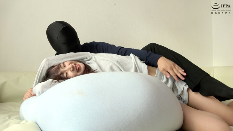 「部屋着でゆったりしている彼女へ身体が沈むビーズクッションを利用して押さえつけくすぐり!」わかしラボVol.030-5 Nana