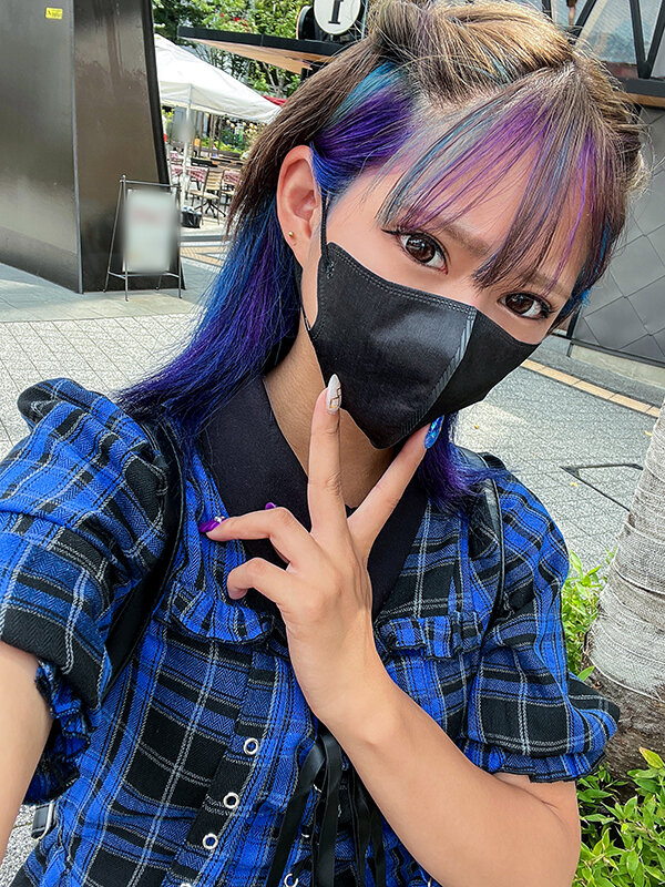 素人女子大生【限定】みつきちゃん22歳 常にマイバイブを持ち歩いてどこでもオナニーしちゃうド変態派手髪JDと性欲爆発SEX!!