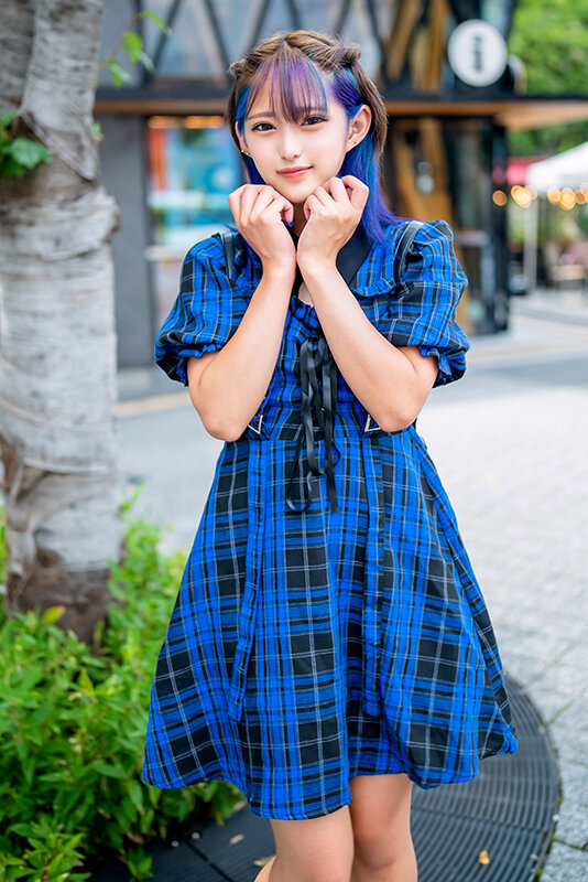 素人女子大生【限定】みつきちゃん22歳 常にマイバイブを持ち歩いてどこでもオナニーしちゃうド変態派手髪JDと性欲爆発SEX!!