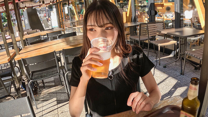 素人JD【限定】みりちゃん20歳 パパ活でゲットした大金を片手に海外旅行をするのが趣味の肉食系JD！！いくつもの国の男たちと夜の国際交流した遊び人ガールと中出しSEX交流！！