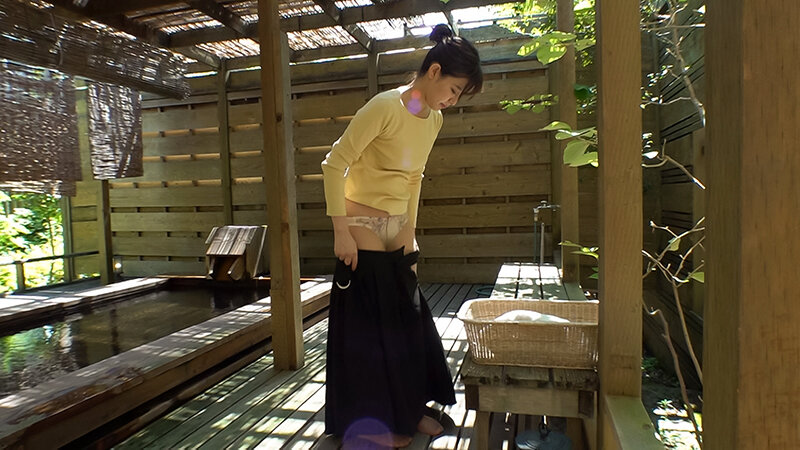 いいなり美人妻 妻から女へ中出し温泉旅行 友紀27歳