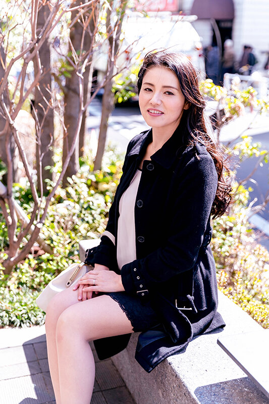 牝イキ熟女3 牝臭が漂うイイ女たちの本音、イカせて欲しいんです！！12名