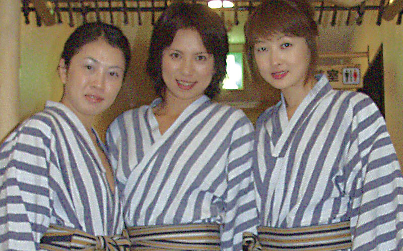 熟女温泉乱交忘年会2枚組