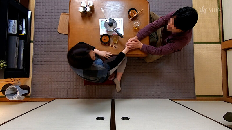 お料理のおすそ分けにやってきたご近所の奥さんと宅呑みして…酔いに任せて一度だけの約束で火照ったカラダを貪りあう熟年男女の熱い性交!