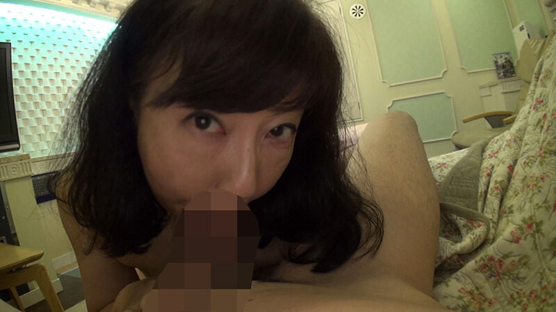 配信サイトで驚異の売り上げを叩き出した伝説的コンテンツをDVD化! ザワつく素人熟女神動画6 控えめ熟女の人生初浮気×受精セックスが熱い! 12人240分